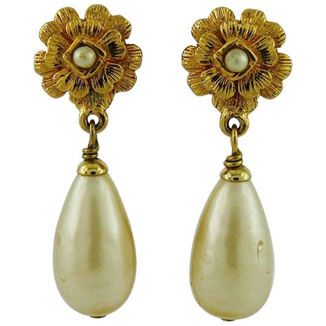 vintage chanel pearl earrings